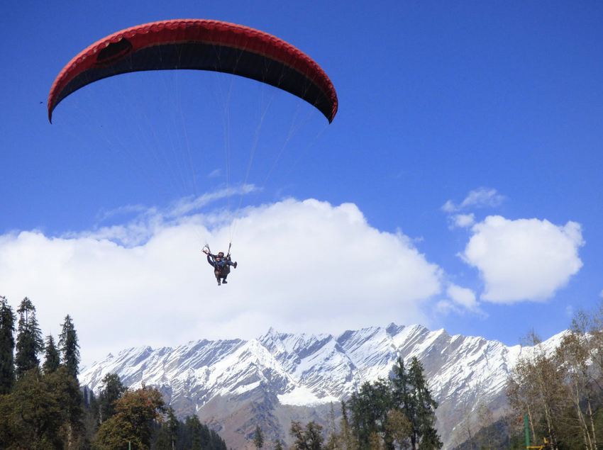 Paragliding in Manali