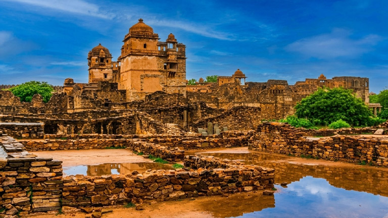 architechure chittorgarh fort